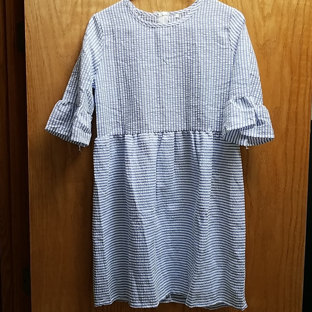 3/$15!! Blue seersucker striped dress